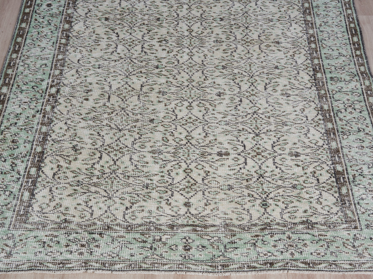 5'5" x 8'11" Neutral Handmade Vintage Turkish Rug