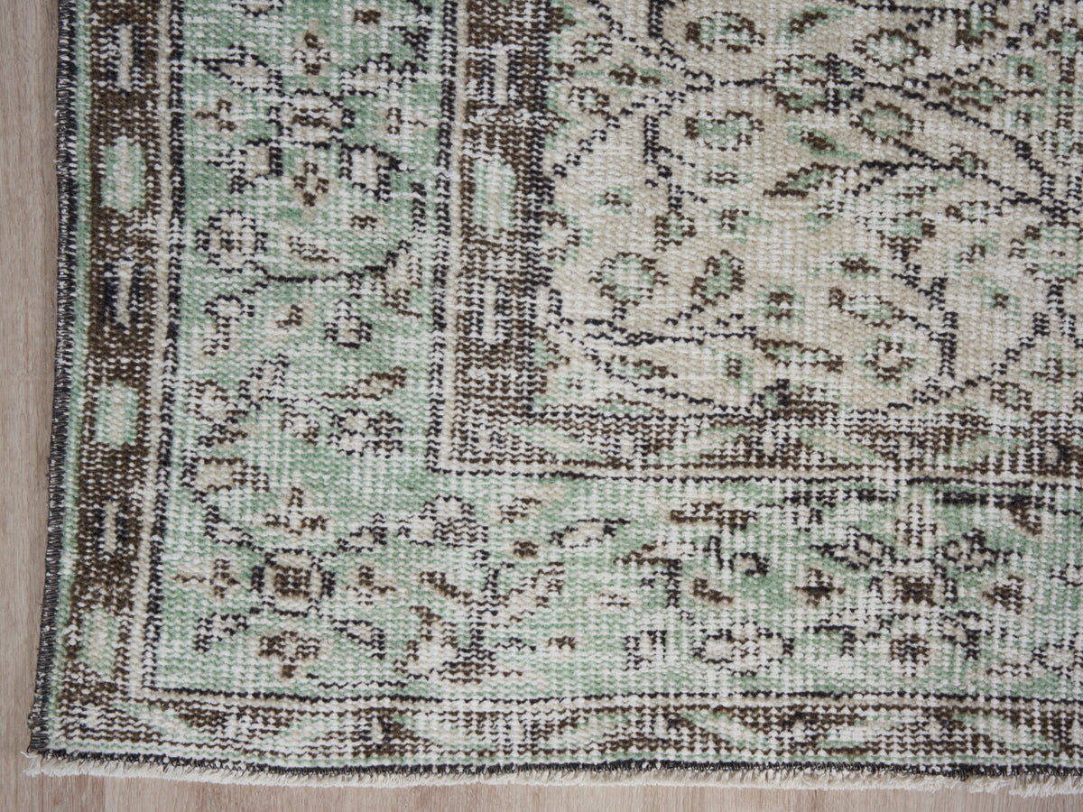 5'5" x 8'11" Neutral Handmade Vintage Turkish Rug