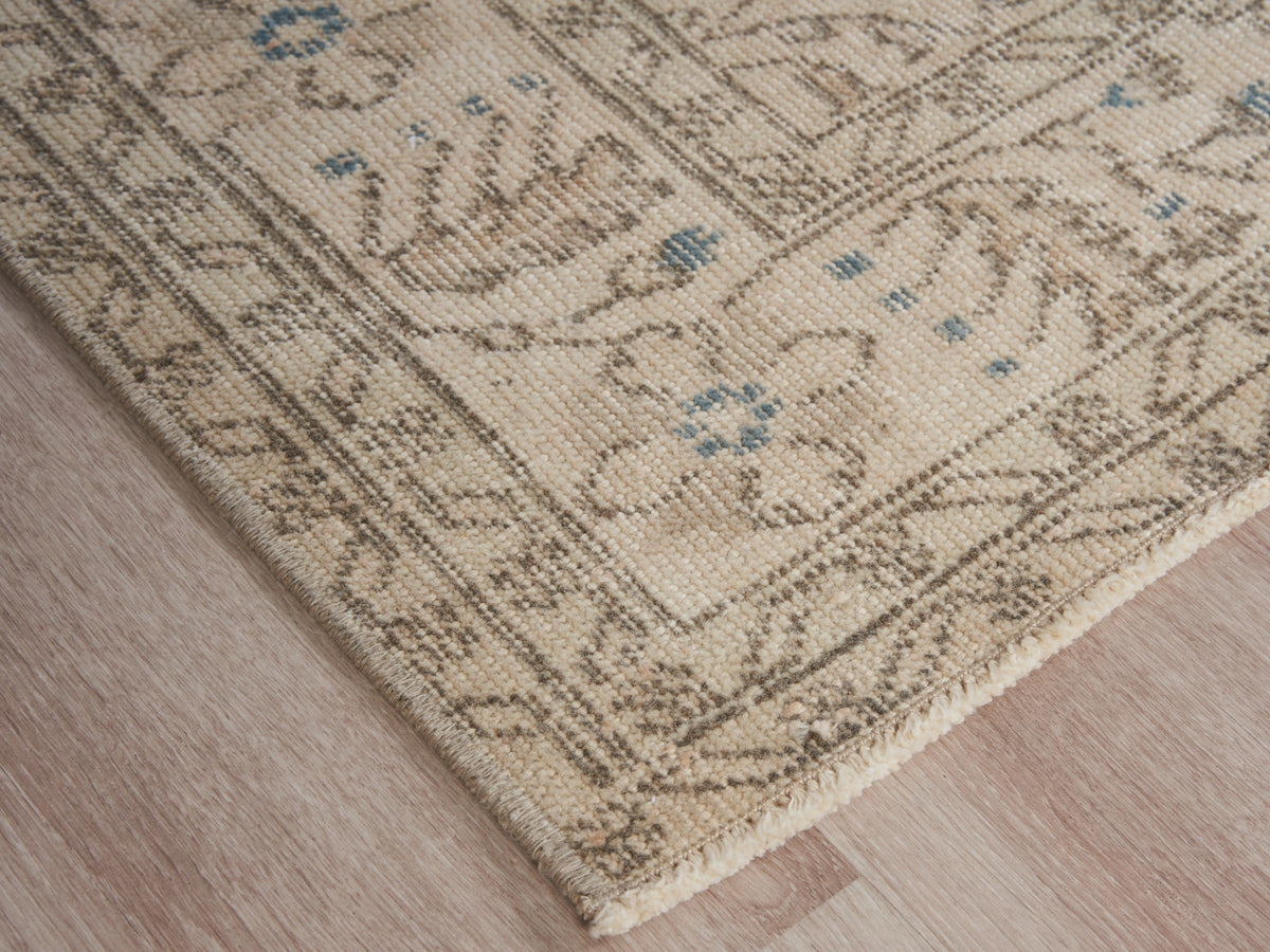 5'4" x 9'1" Beige Vintage Turkish Hand-Knotted Rug