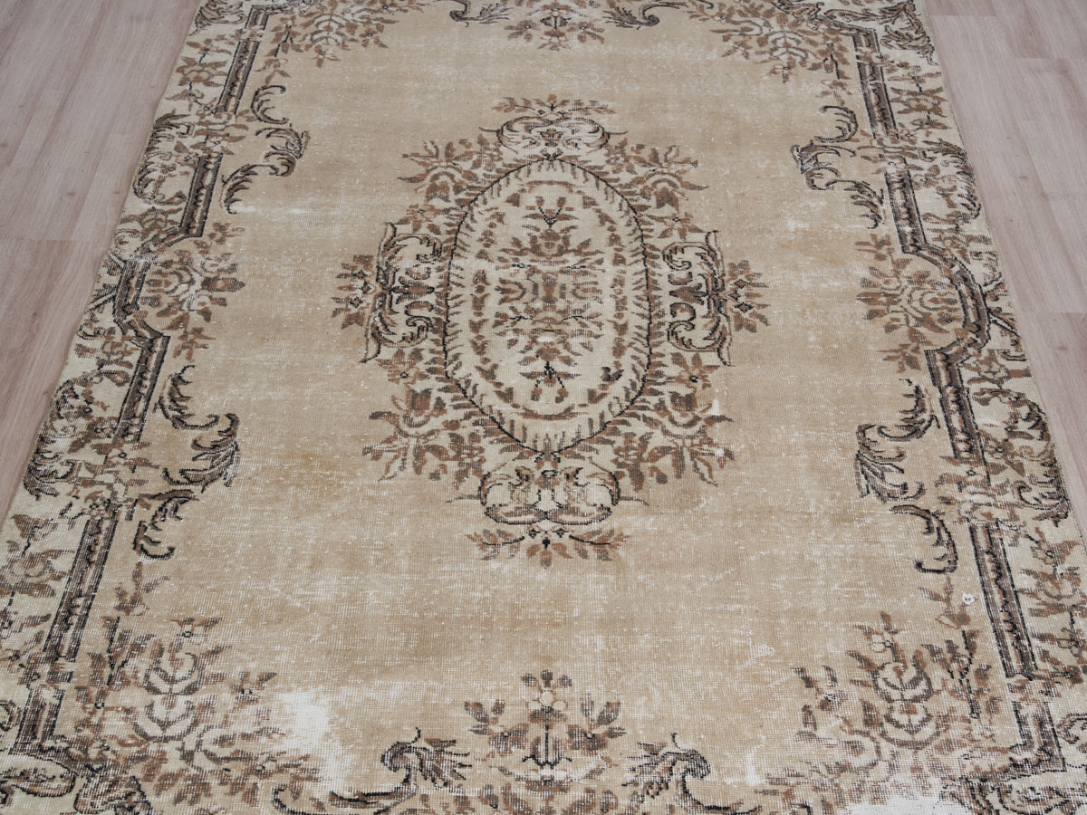 6'2" x 9'10" Neutral Hand-Knotted Vintage Rug