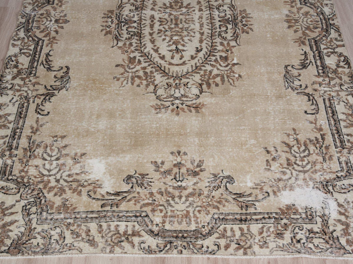 6'2" x 9'10" Neutral Hand-Knotted Vintage Rug