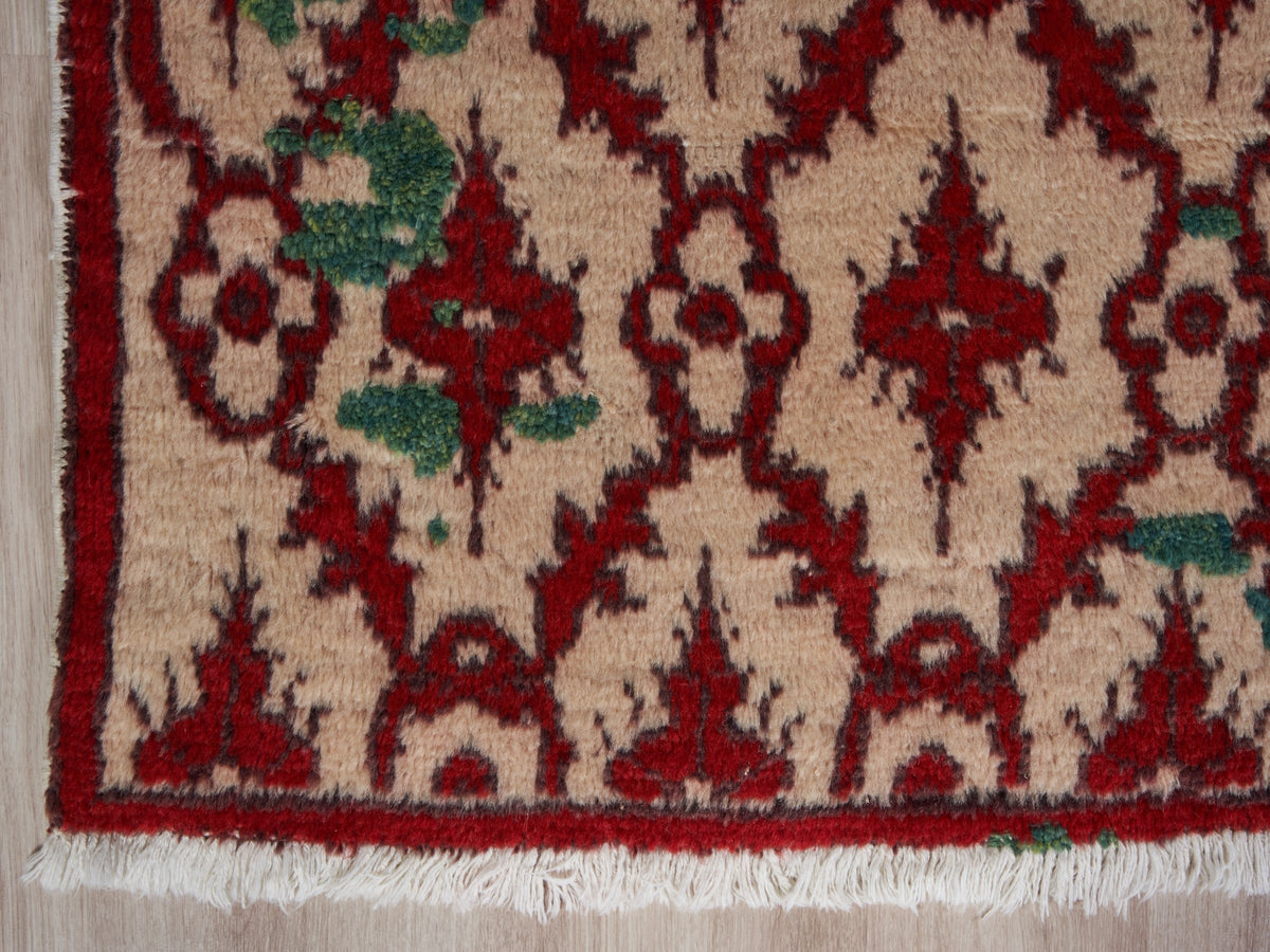 5'9" x 10'3" Vintage Turkish Handmade Rug