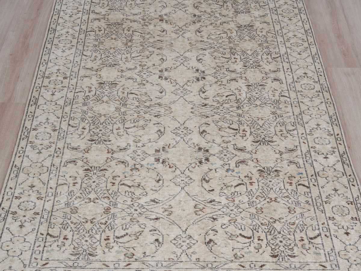 5'1" x 8'11" Neutral Vintage Turkish Area Rug