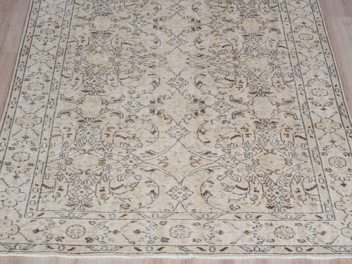 5'1" x 8'11" Neutral Vintage Turkish Area Rug