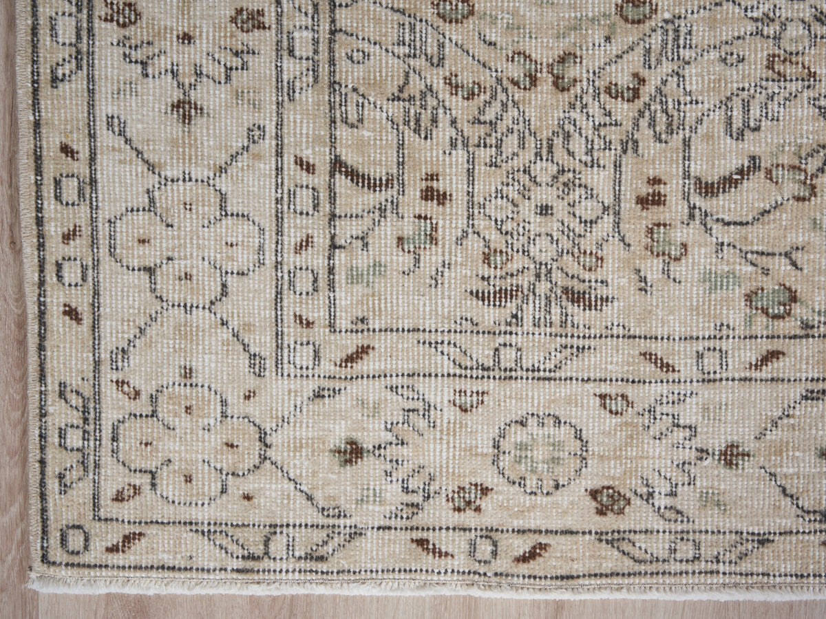 5'1" x 8'11" Neutral Vintage Turkish Area Rug