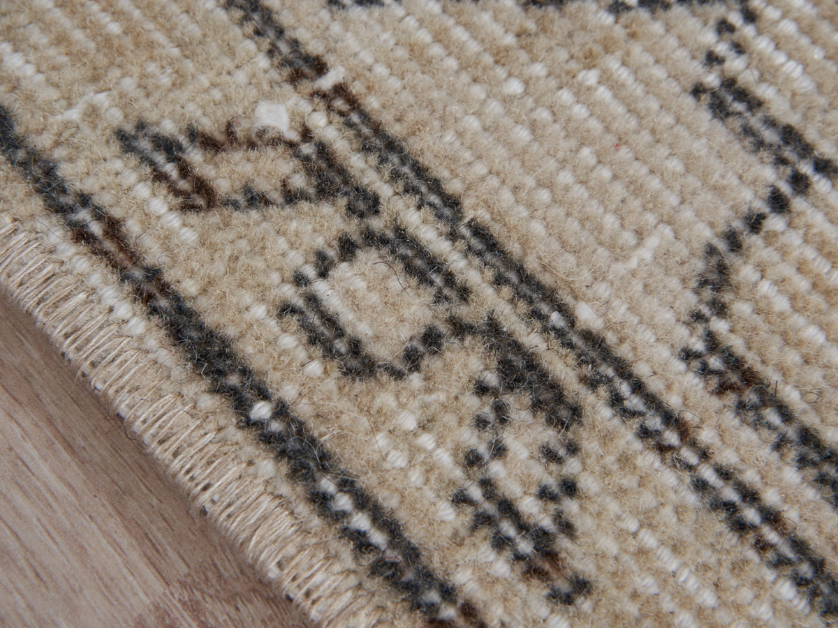 5'1" x 8'11" Neutral Vintage Turkish Area Rug