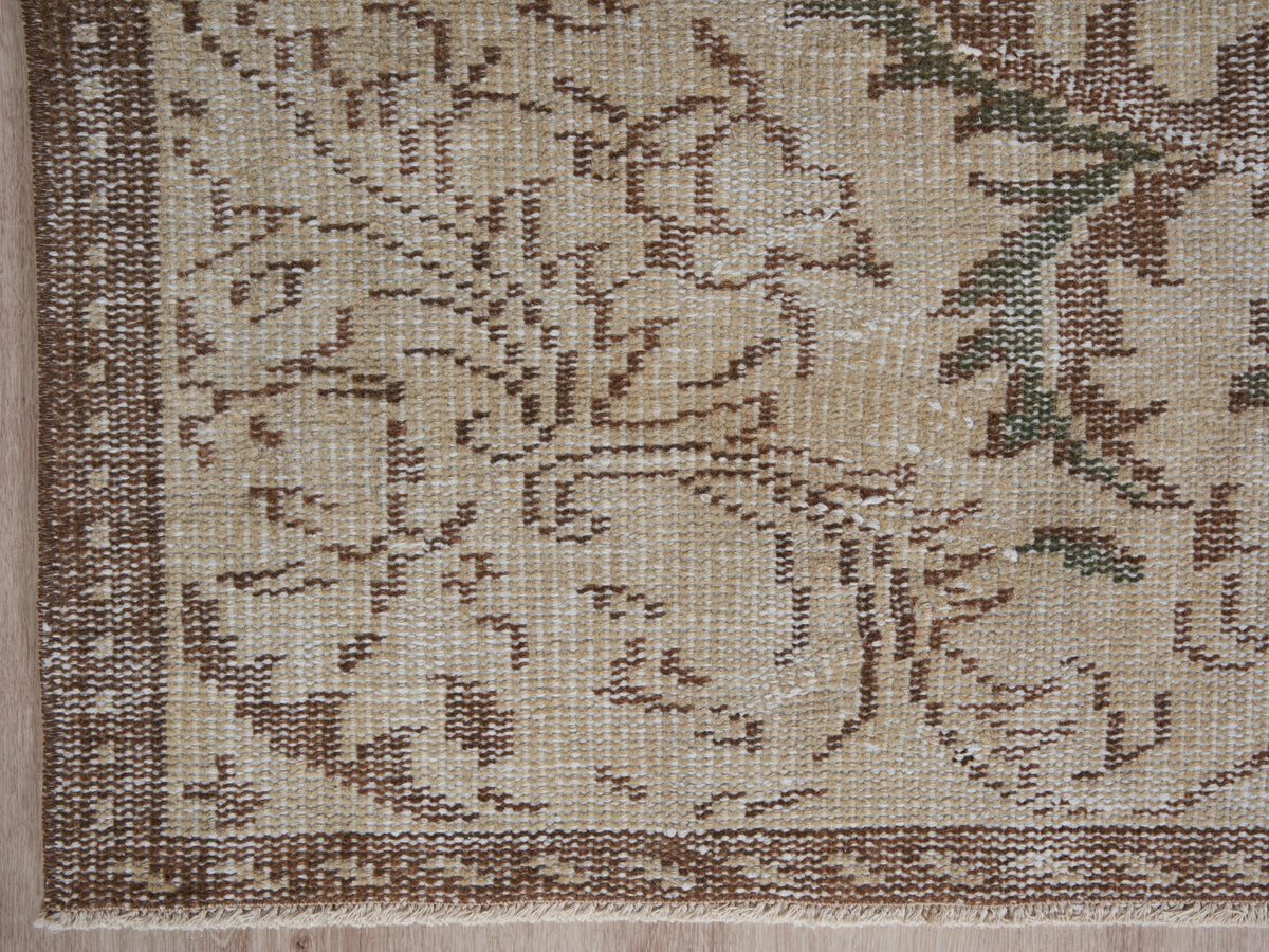 4'5" x 8'2" Beige Brown Vintage Scatter Rug