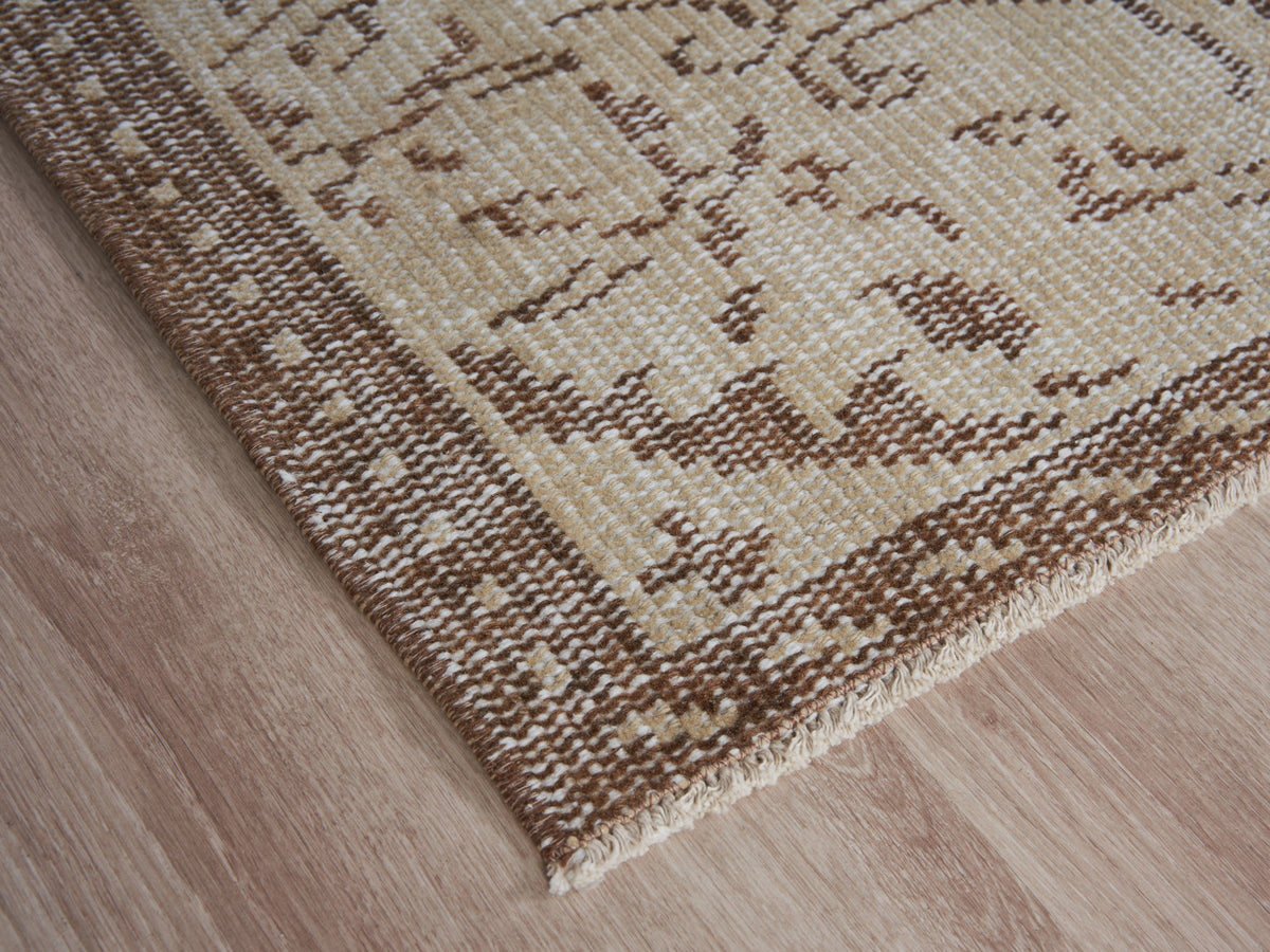 4'5" x 8'2" Beige Brown Vintage Scatter Rug