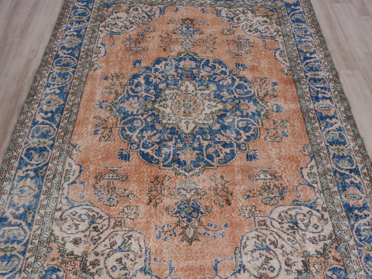 6'5" x 10'3" Hand-Knotted Turkish Vintage Large Rug