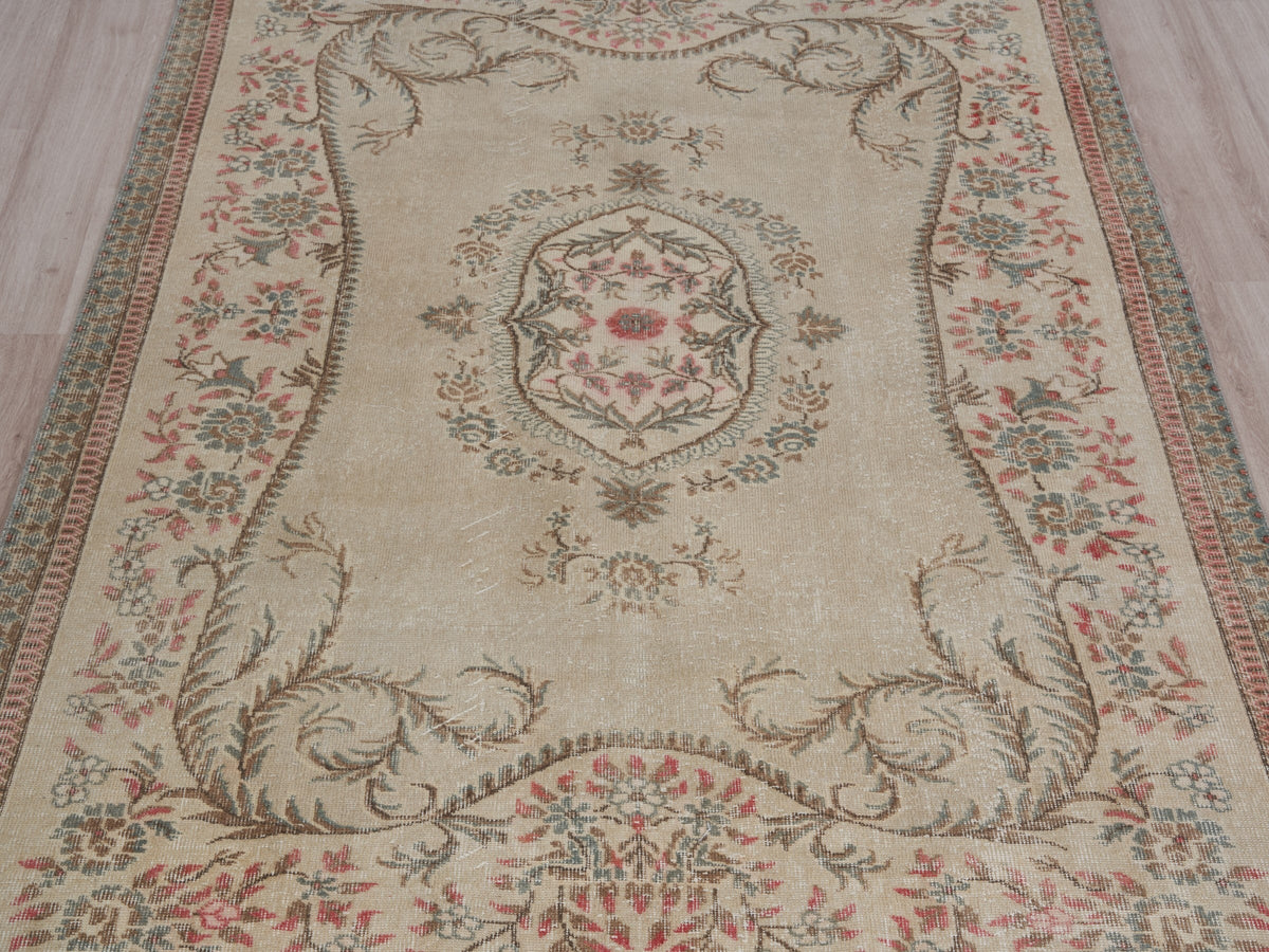 5'7" x 8'9" Handwoven Neutral Floral Design Turkish Rug