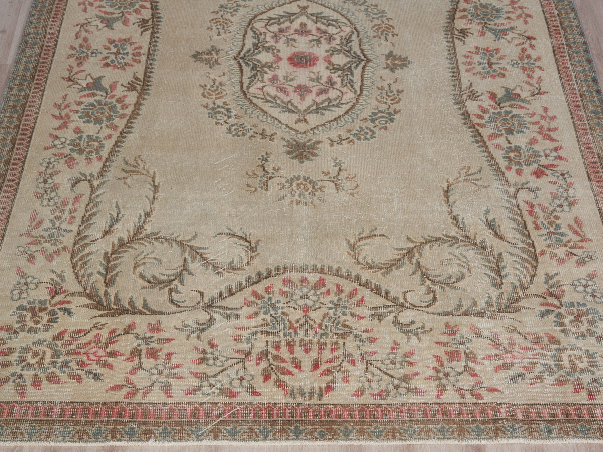 5'7" x 8'9" Handwoven Neutral Floral Design Turkish Rug