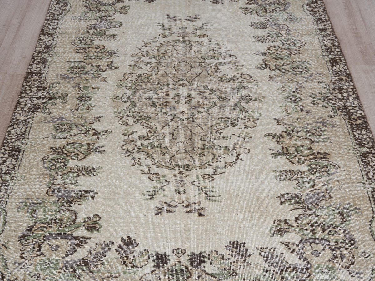 5'10" x 9'10" Neutral Hand-Knotted Turkish Area Rug