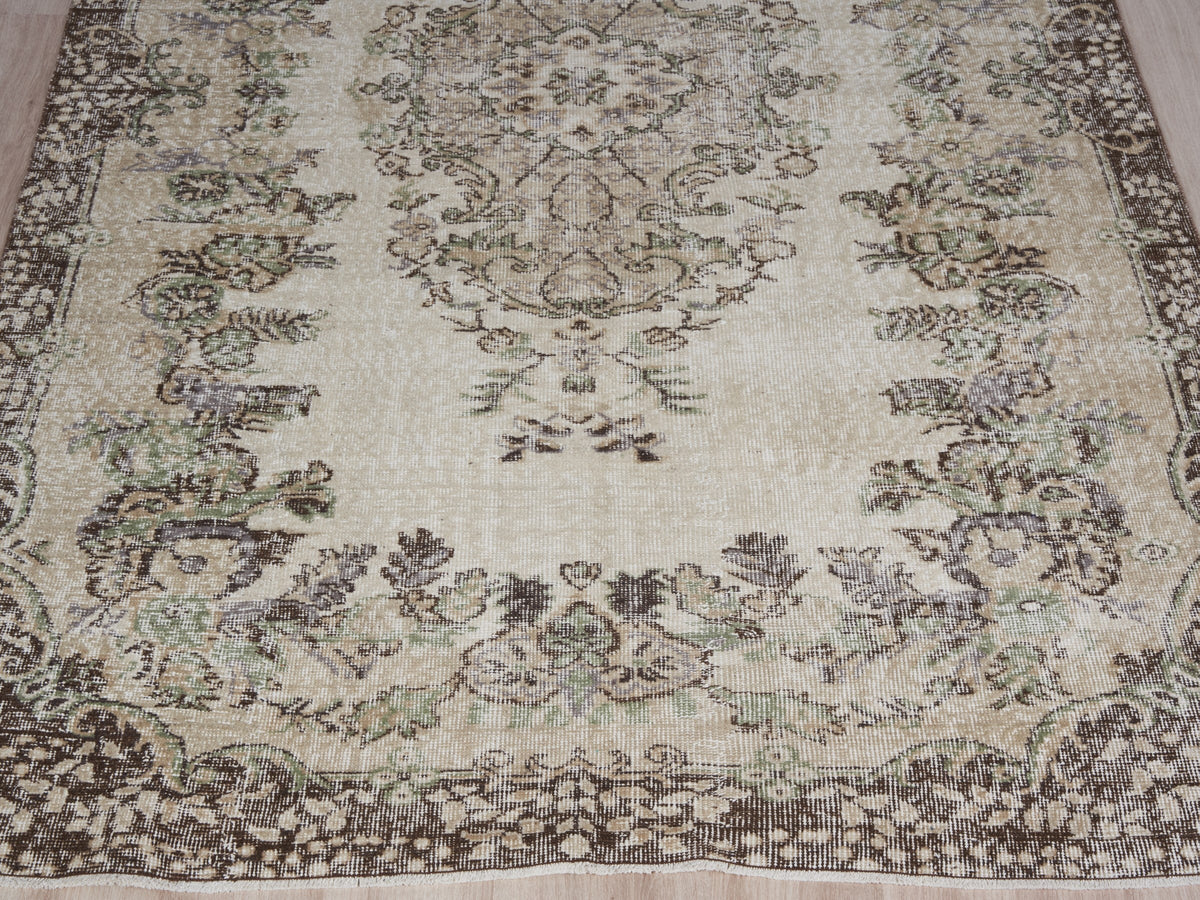 5'10" x 9'10" Neutral Hand-Knotted Turkish Area Rug