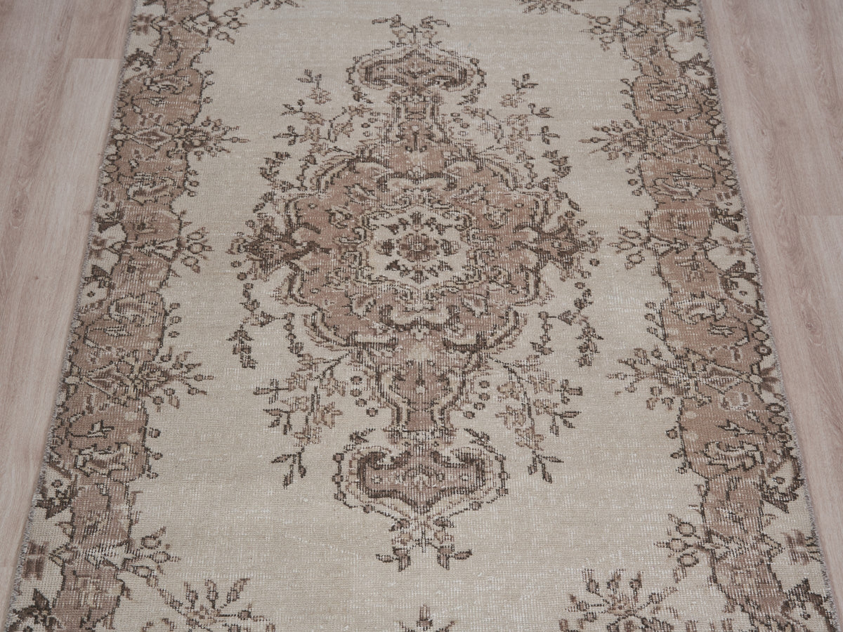 3'9" x 6'9" Neutral Vintage Scatter Rug