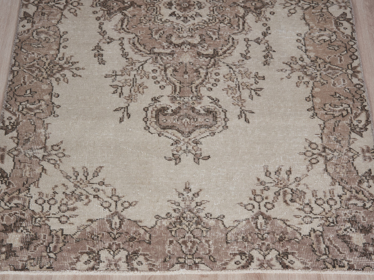 3'9" x 6'9" Neutral Vintage Scatter Rug