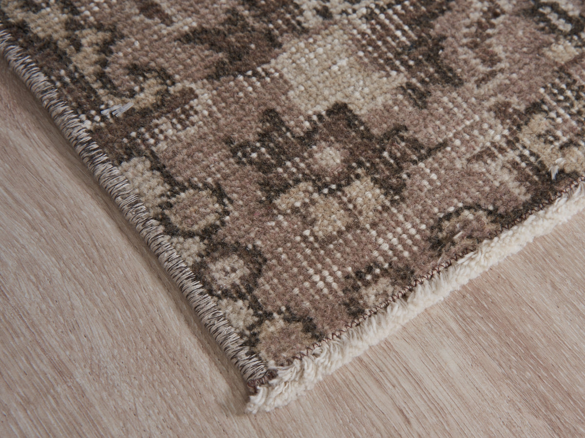 3'9" x 6'9" Neutral Vintage Scatter Rug