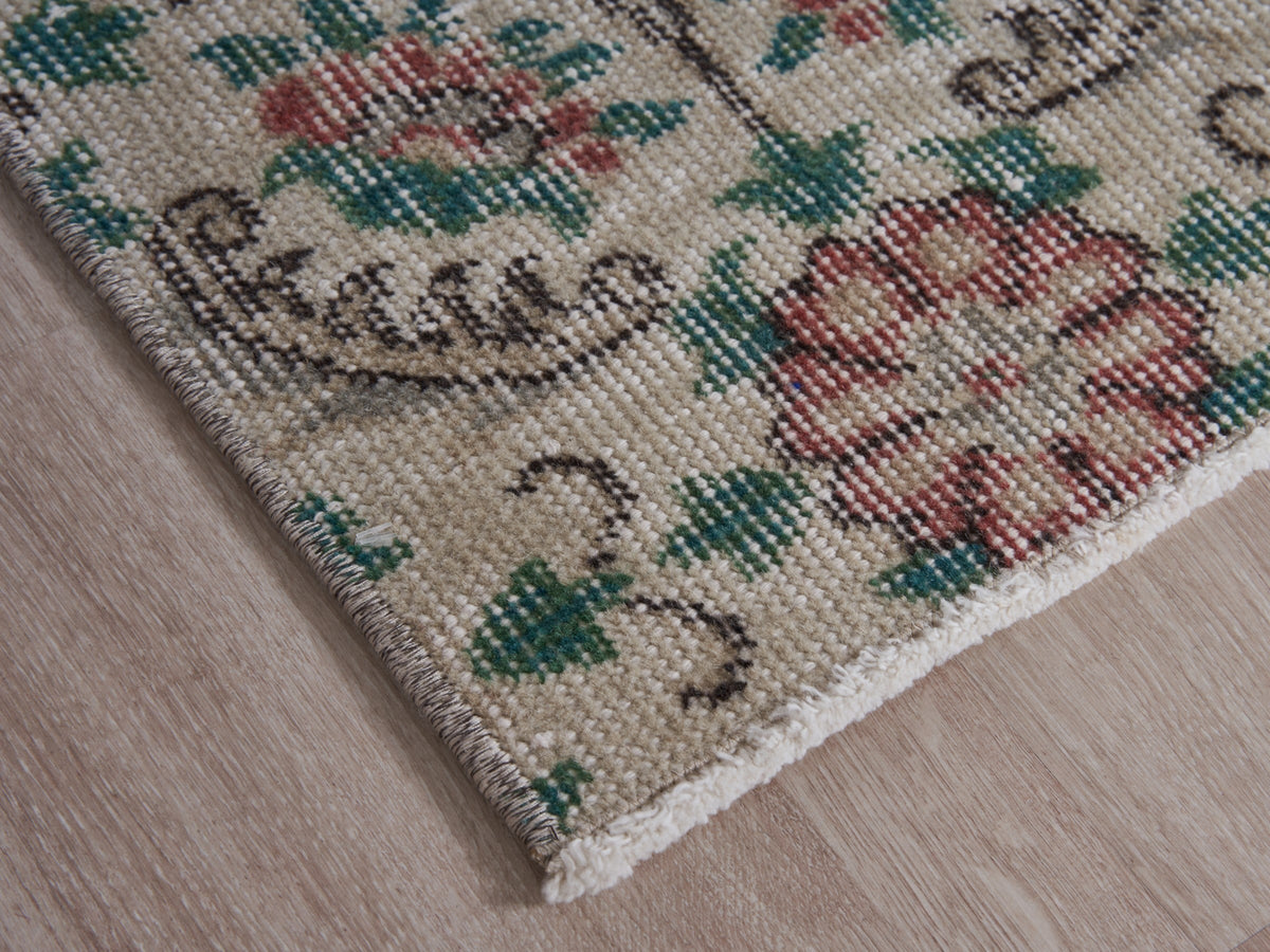 3'9" x 6'1" Neutral Vintage Turkish Small Rug