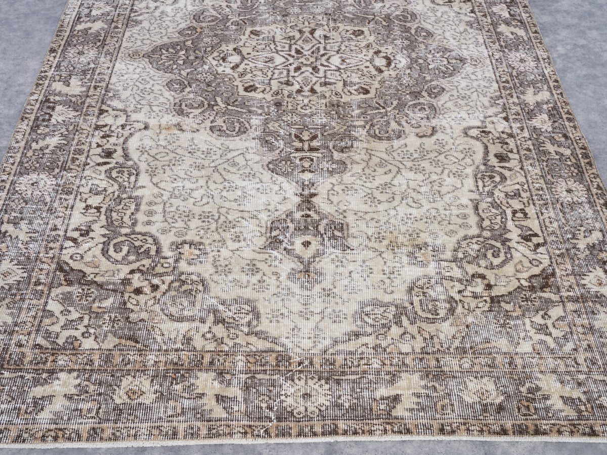 5'2" x 8'6" Neutral Vintage Hand-Knotted Rug