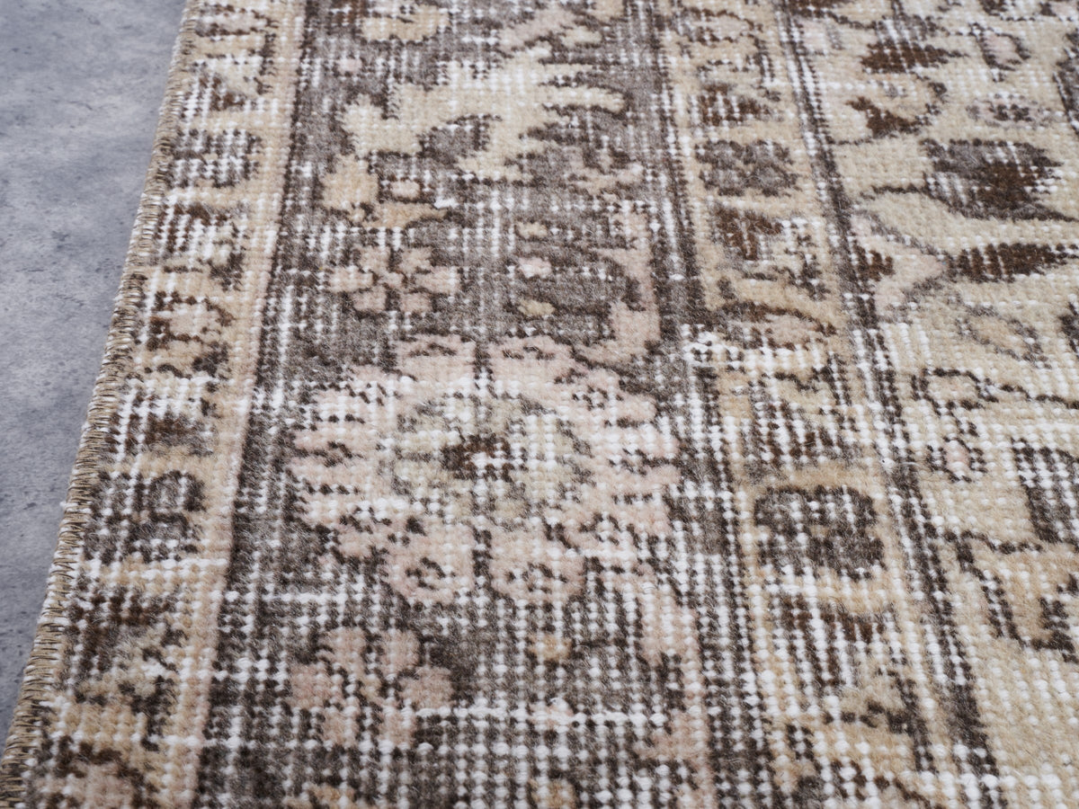 5'2" x 8'6" Neutral Vintage Hand-Knotted Rug