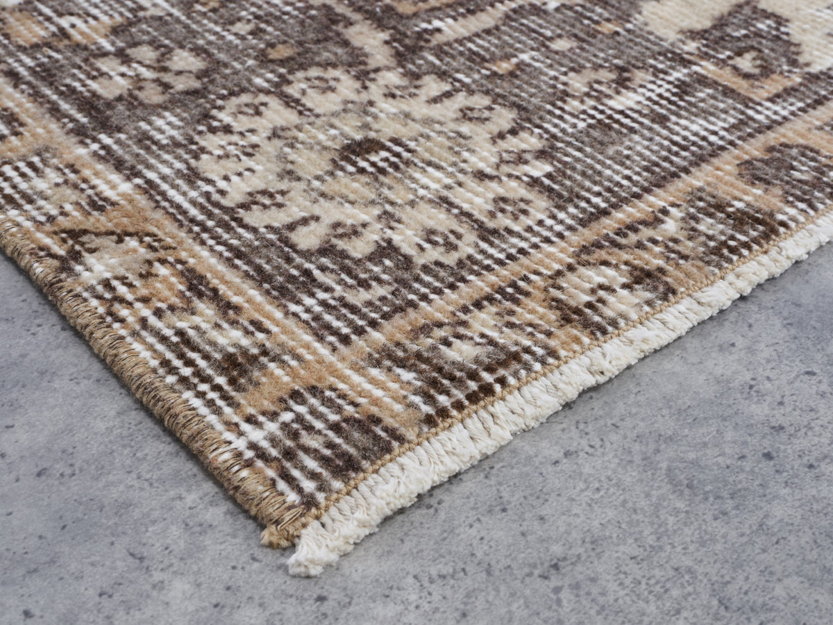 5'2" x 8'6" Neutral Vintage Hand-Knotted Rug