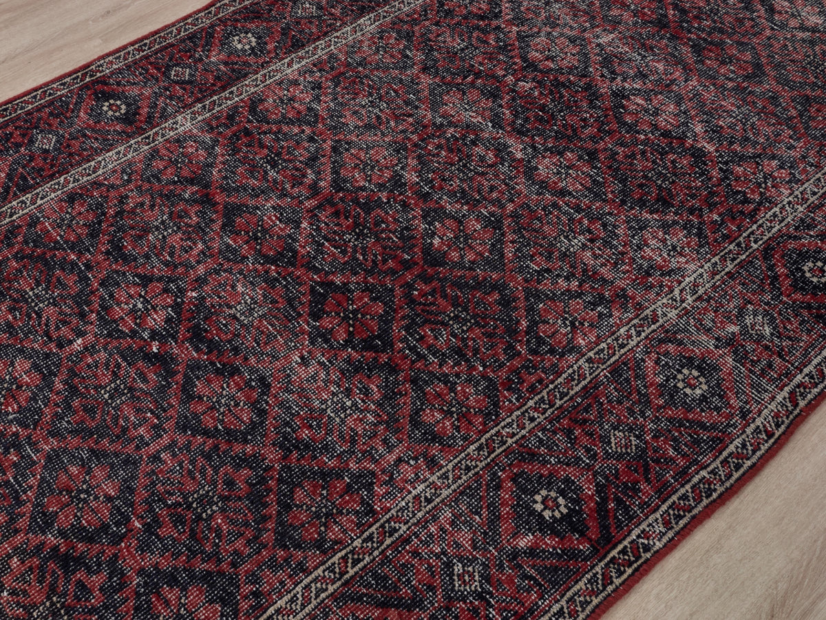 4'3" x 7'10" Oriental Persian Style Rug