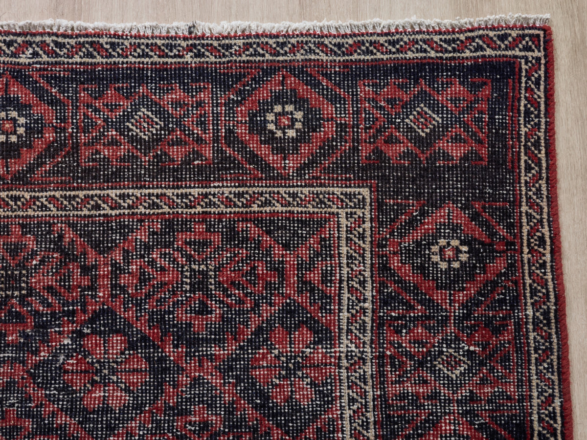 4'3" x 7'10" Oriental Persian Style Rug