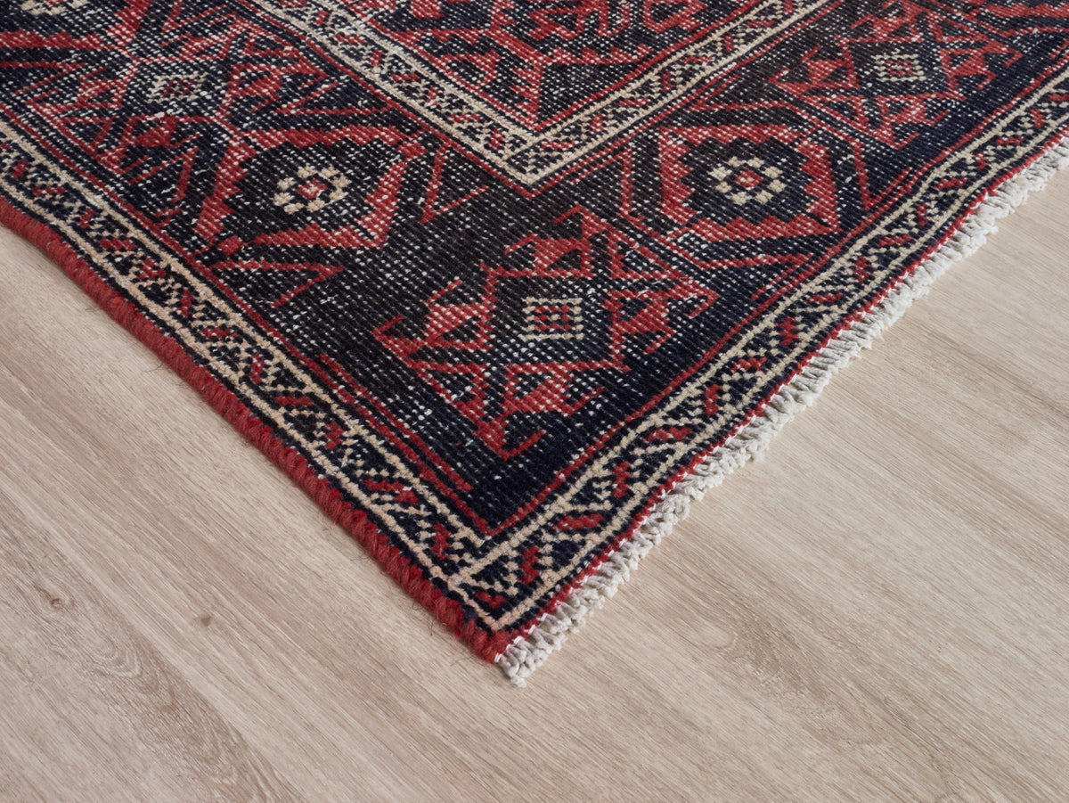 4'3" x 7'10" Oriental Persian Style Rug