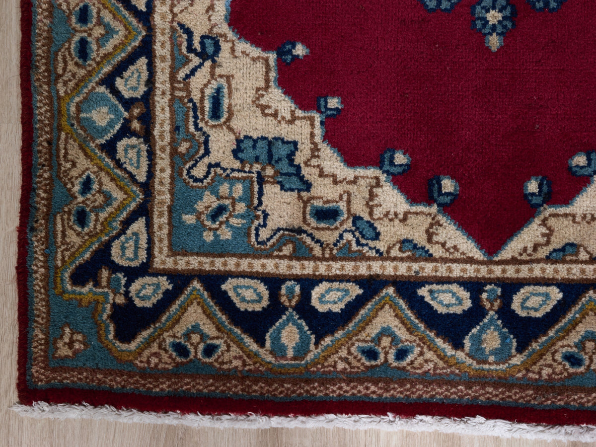 2'10" x 4'10" Small Oriental Persian Small Rug