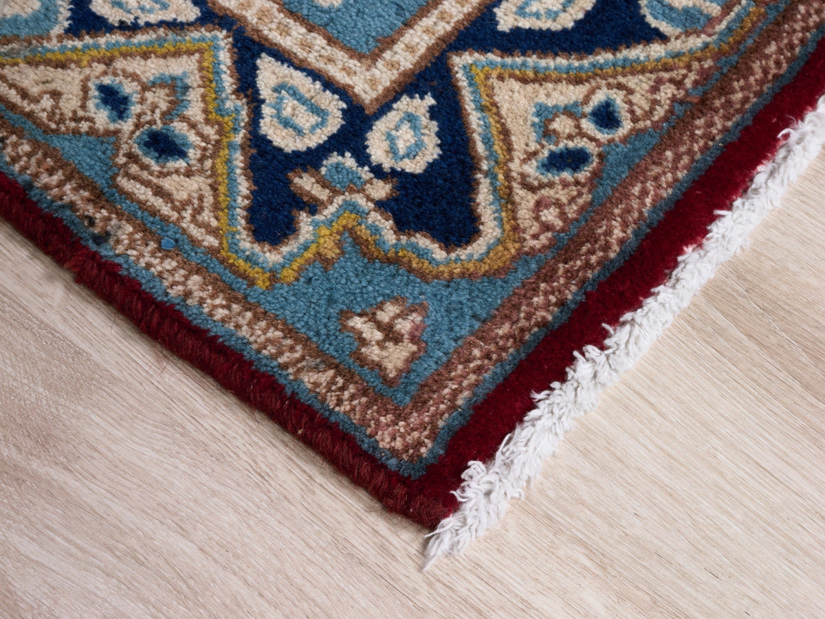 2'10" x 4'10" Small Oriental Persian Small Rug