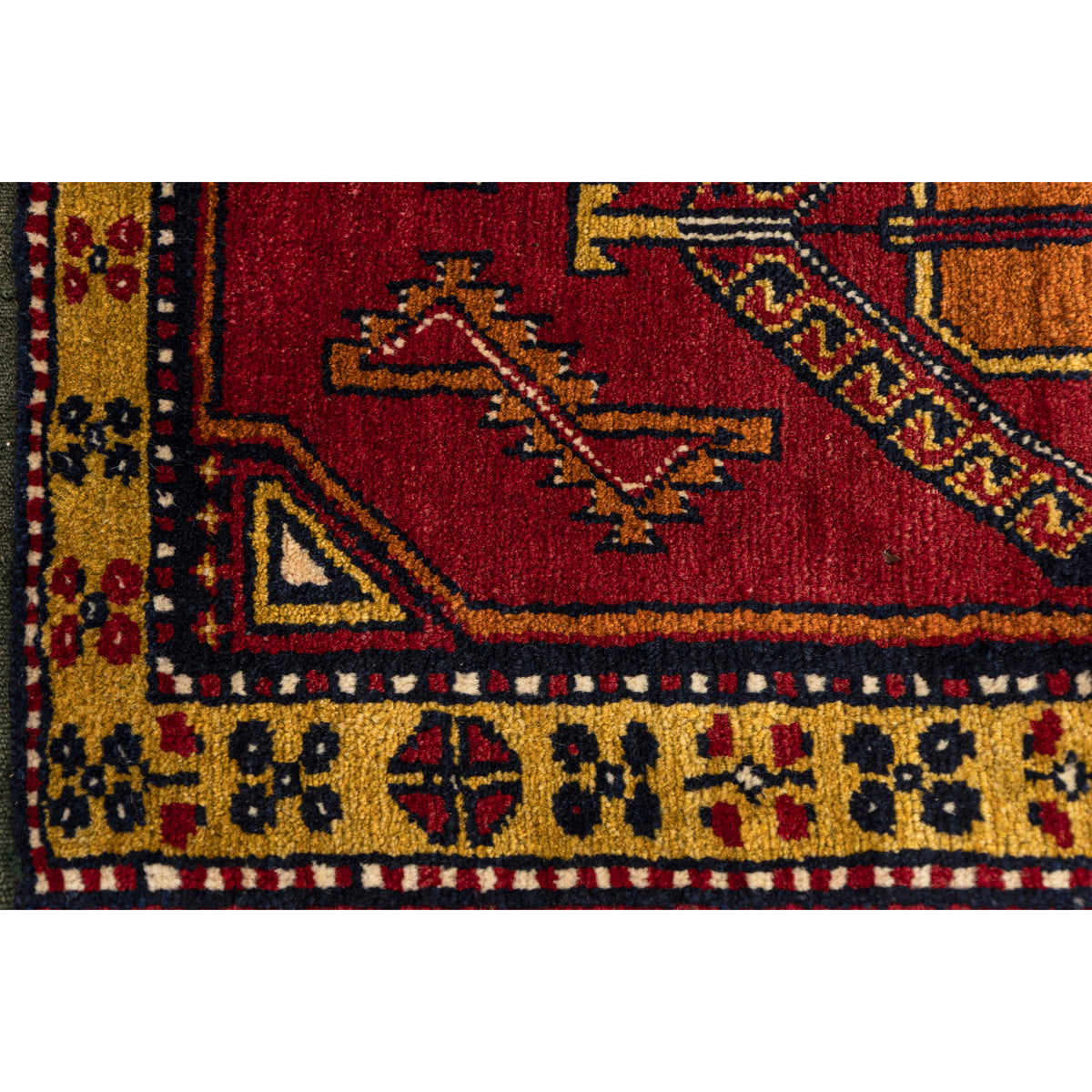 Bussai - (2' x 3'11") Vintage Turkish Rug