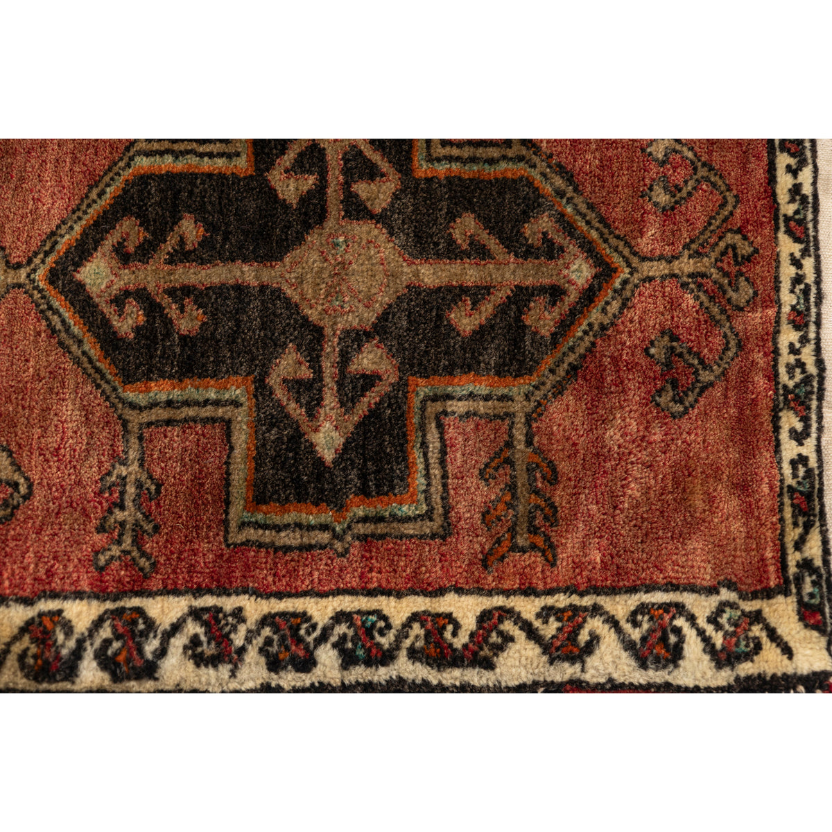Shatrah - (1'10" x 3'7") Vintage Turkish Rug