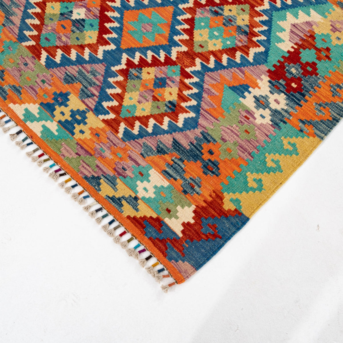 - (5'2'' x 6'4'') Vintage Turkish Kilim