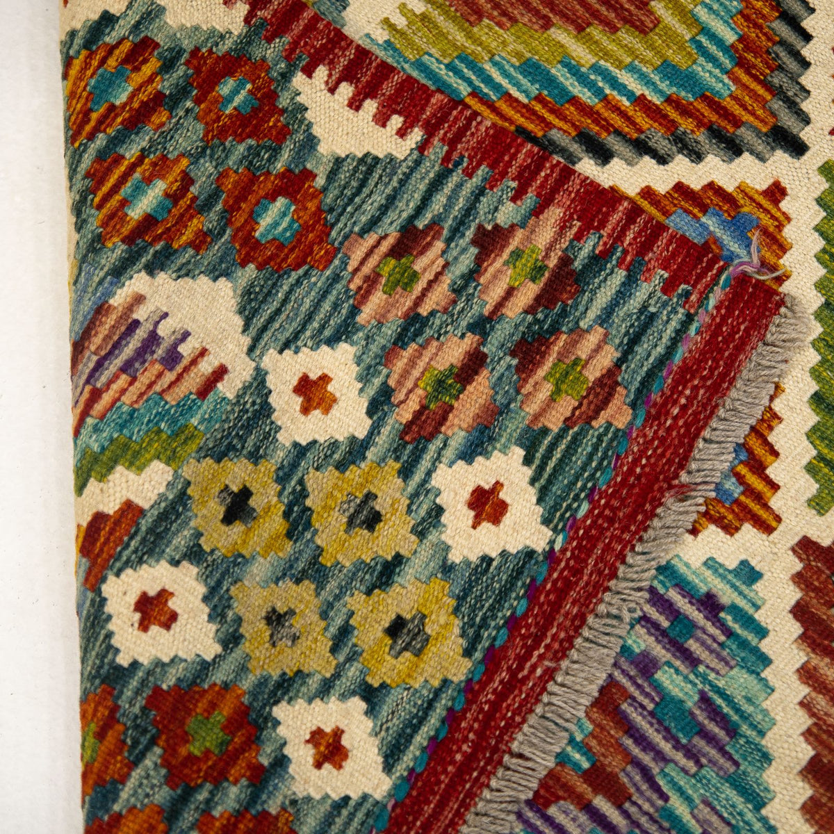 - (5'1'' x 6'4'') Vintage Turkish Kilim