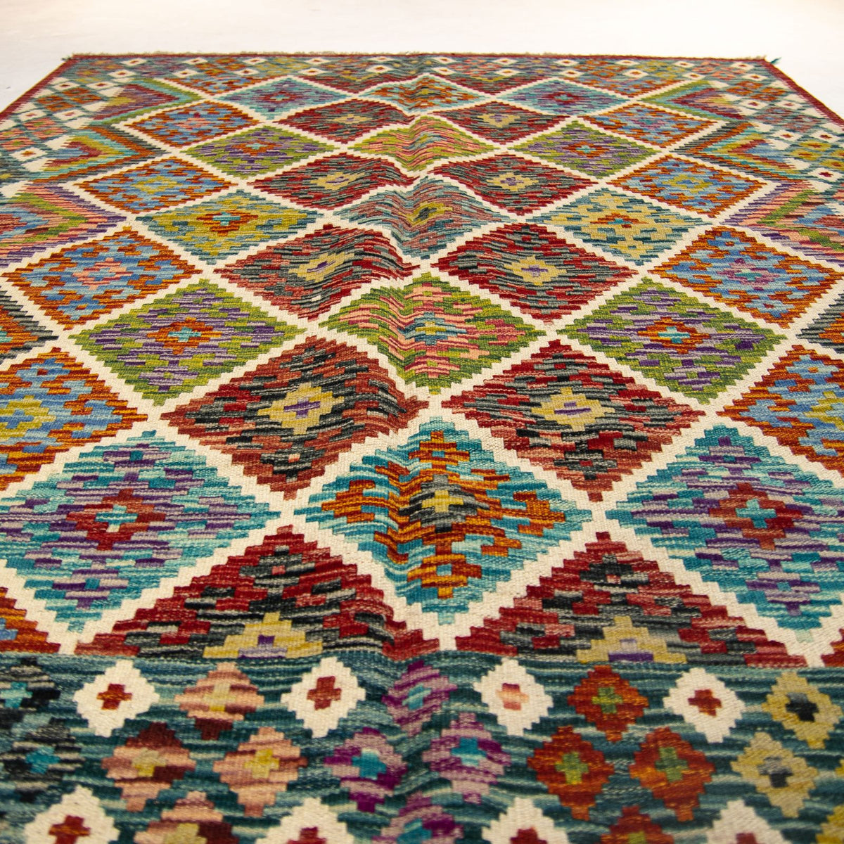 - (5'1'' x 6'4'') Vintage Turkish Kilim