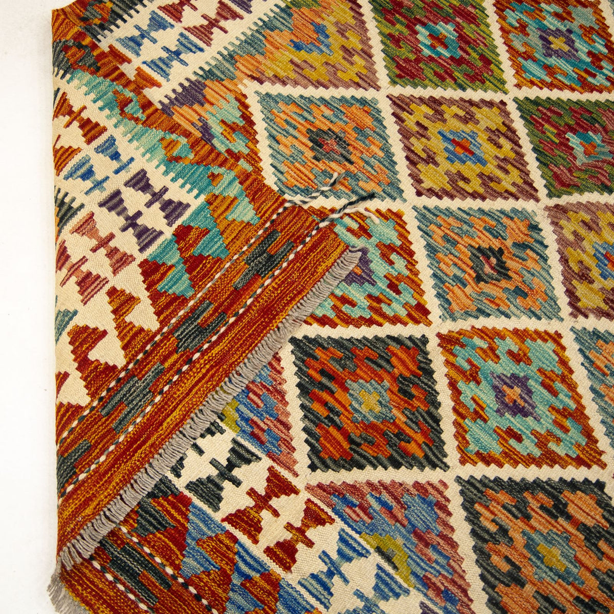 - (4'10'' x 6'5'') Vintage Turkish Kilim