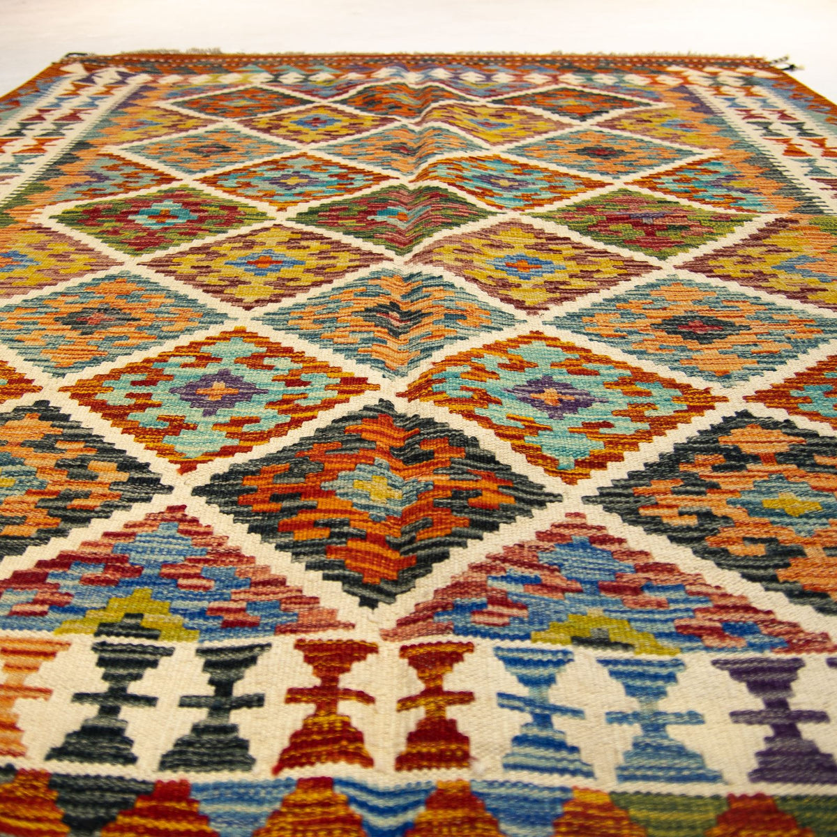 - (4'10'' x 6'5'') Vintage Turkish Kilim