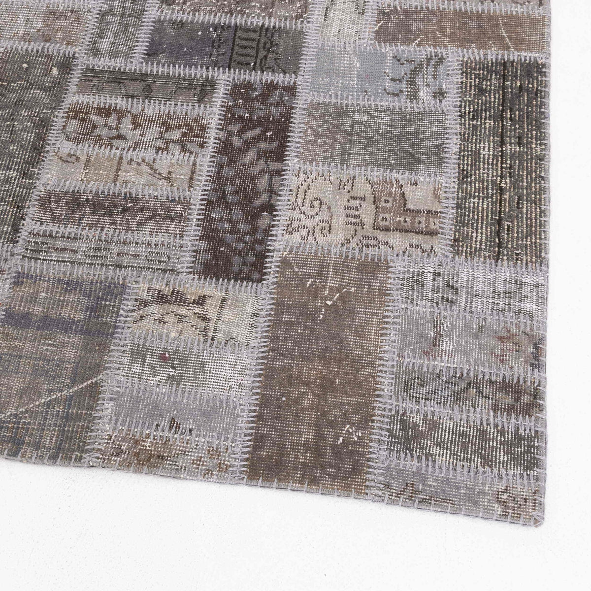 Aynani - (5'7" x 7'10") Vintage Patchwork Rug