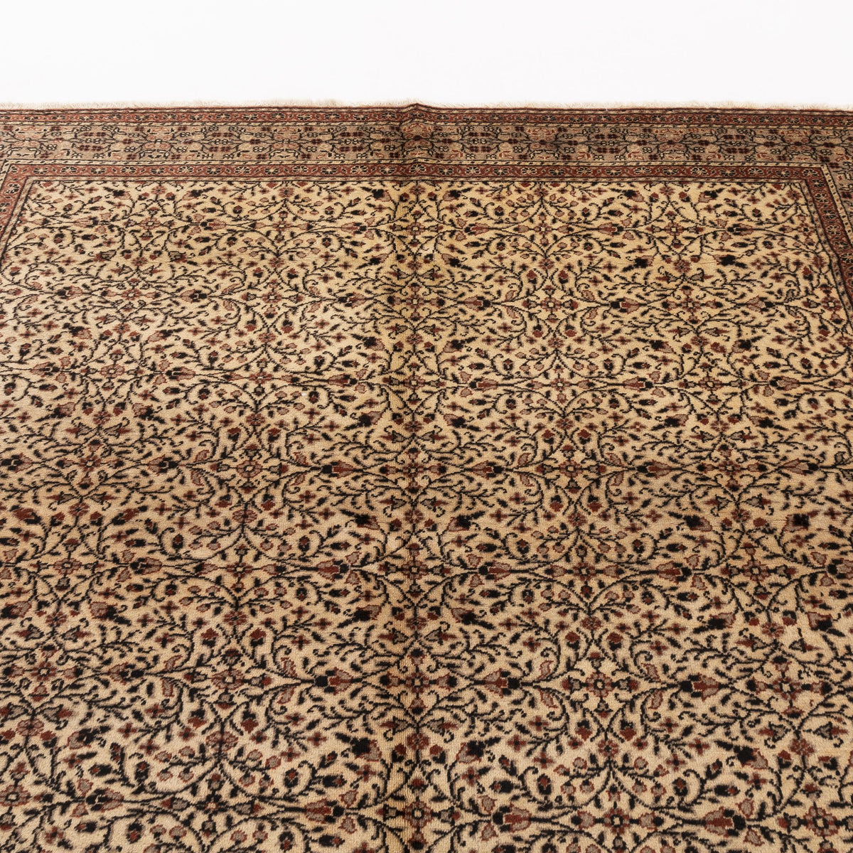 Latifah - (6'7" x 9'8") Oriental Turkish Rug