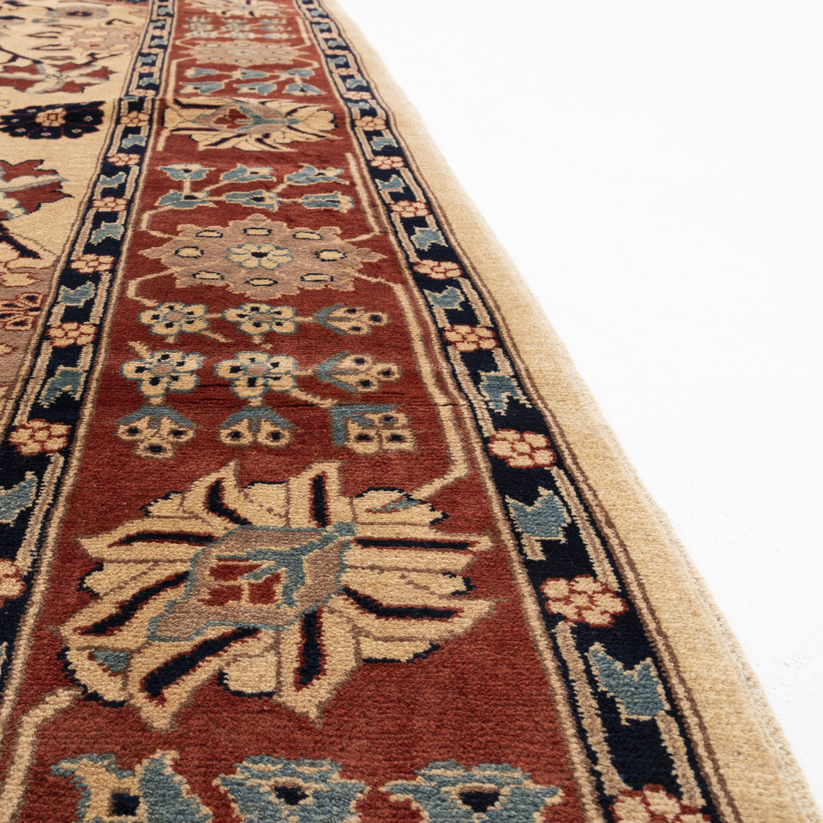 Eynehan - (6'1" x 7'6") Oriental Turkish Rug