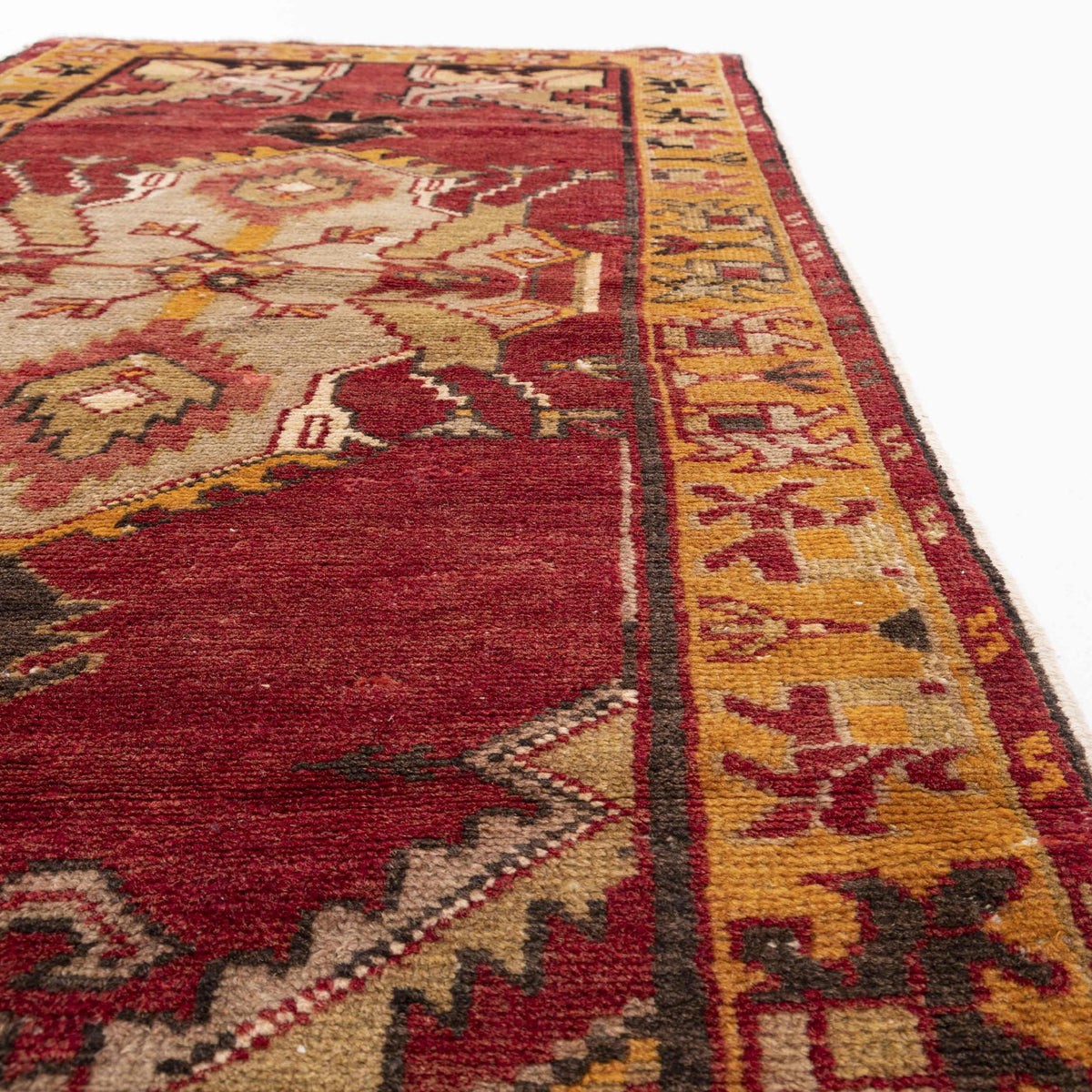 Karmiravan - (2'7" x 4'10") Vintage Turkish Rug