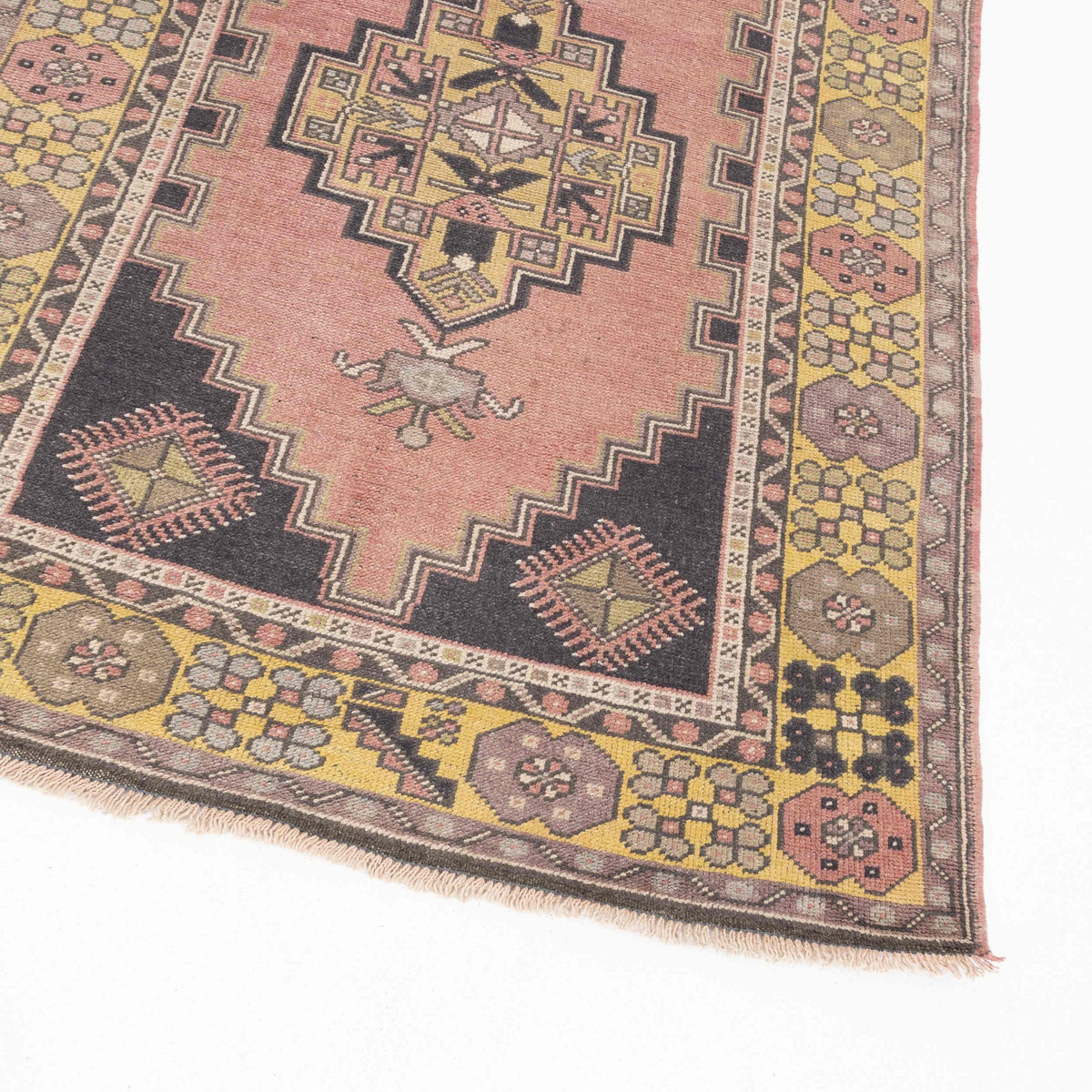 Banokia - (4'1" x 7'7") Vintage Turkish Rug