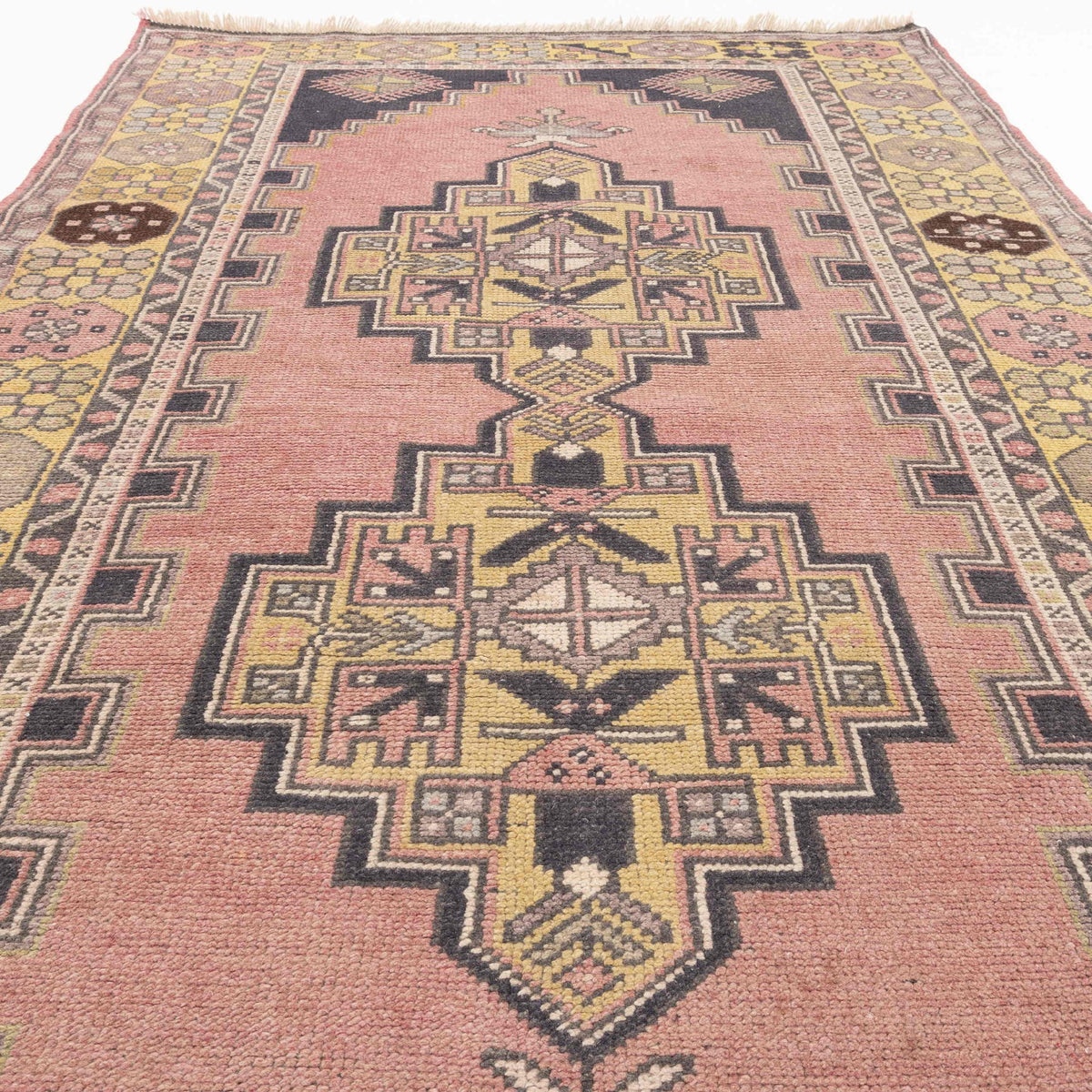 Banokia - (4'1" x 7'7") Vintage Turkish Rug