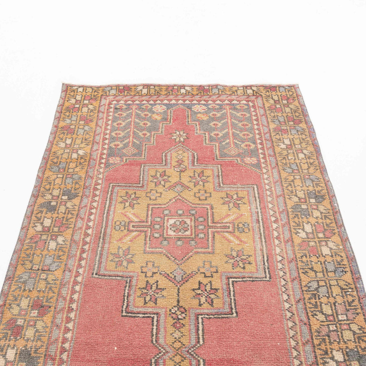 Shubasan - (3'11" x 8'2") Vintage Turkish Rug