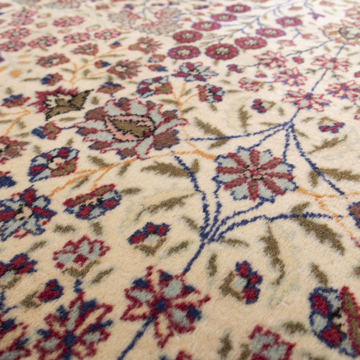 Icariyah - (6'11" x 9'11") Oriental Turkish Rug