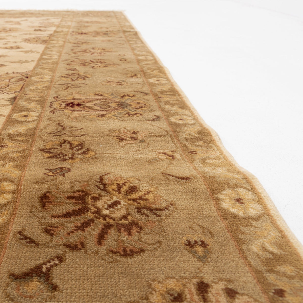 Yavi - (6'6" x 8'10") Oriental Turkish Rug