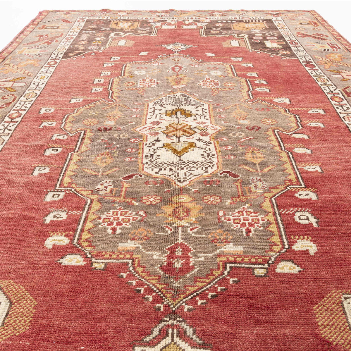 Dhambath - (5'3" x 8'5") Oriental Turkish Rug