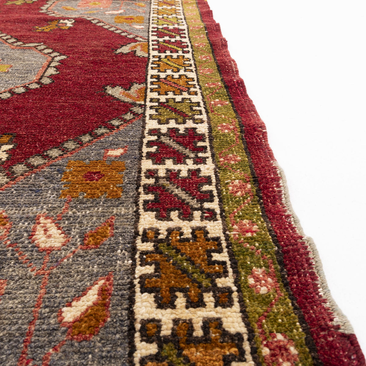 Gurdunos - (4'4" x 5'9") Oriental Turkish Rug