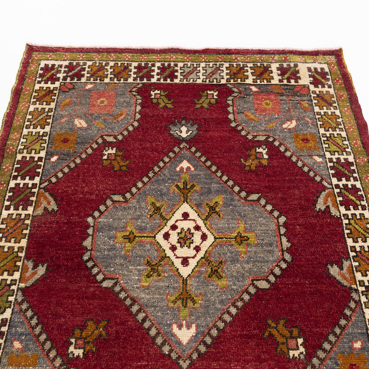 Gurdunos - (4'4" x 5'9") Oriental Turkish Rug