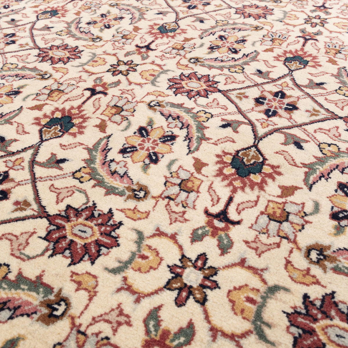 Gedemen - (4'2" x 5'11") Oriental Turkish Rug