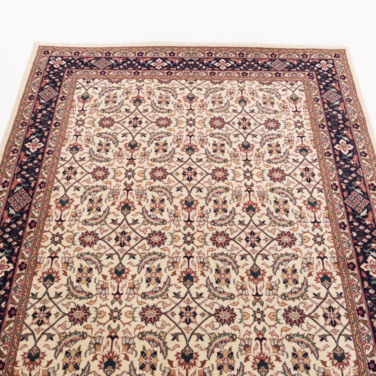 Gedemen - (4'2" x 5'11") Oriental Turkish Rug